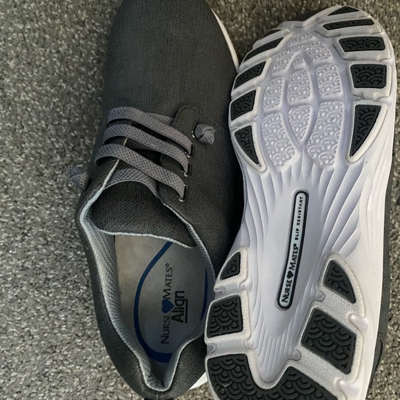 Bought these online for nursing shoes and only tried them on! Didn’t fit right. - Picture 3 of 5